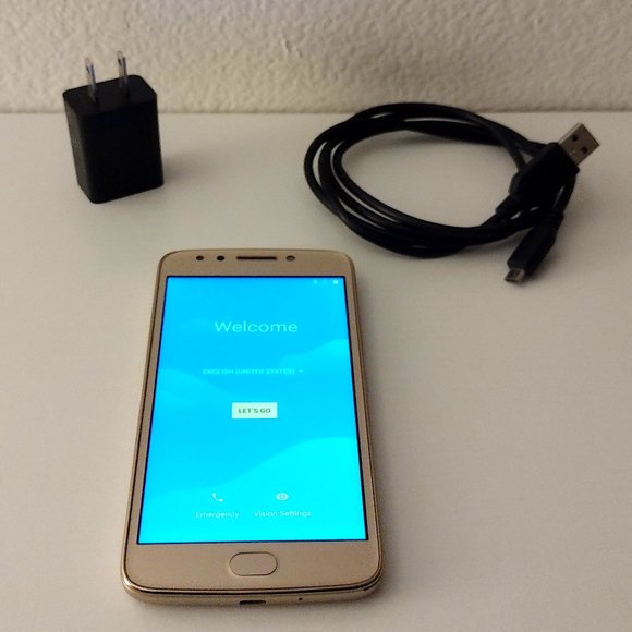 [SOLD] Motorola Moto E4 XT1768 Gold 16GB CDMA / GSM Unlocked Cell Phone - Picture 1 of 11